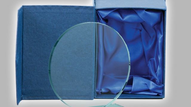 Gravírozható kör üvegplakett (15cm átmérő) kék
díszdobozzal bruttó 10900 Ft