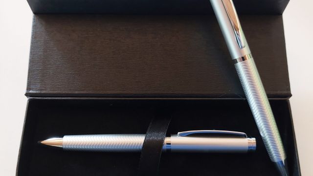 Luxus fém ezüst színű golyóstoll (1db) bruttó 4500 Ft/db Gravírozható